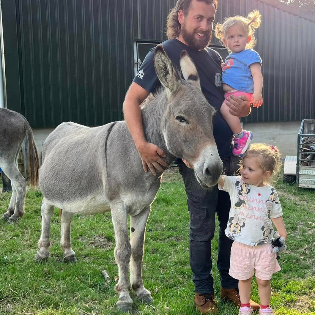 VERY URGENT, PLEASE RETWEET WHEREVER YOU ARE TO HELP FIND WINSTON, A 20 YEAR OLD DONKEY STOLEN FROM HIS FIELD WEEKEND OF 9 DECEMBER #TALIARIS #LLANDEILO #CARMARTHENSHIRE #WALES #UK His elderly companion is broken hearted without him and may not be able to cope without his life…