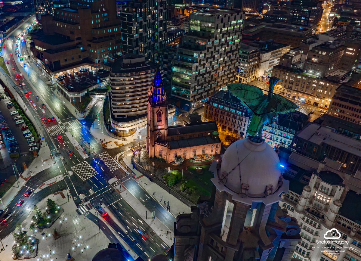 Happy Friday 🎄 stratusimagery.co.uk @YOLiverpool @angiesliverpool @realrobinjmac65 @ExploreLpool @scousescene @thedustyteapot @phil_oates #liverpool #liverpoolcity #aerial