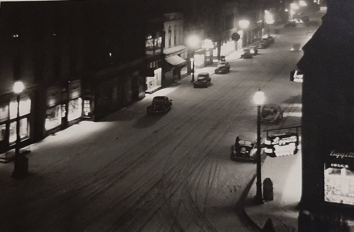 #Evanston. View of Davis St. looking west, 1940s. Photograph by Richard Tasker Lowndes III (1897-1964). Lowndes took this and other photographs from his apartment in the North Shore Hotel on #Chicago Ave. #HappyHolidays, everyone!