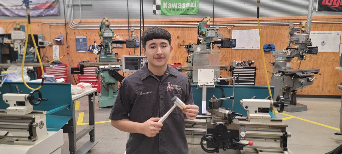 PM&M 1 Student Shamir Guerrero did an excellent job finishing up all 4 manual lathe projects and designed his own Machinist's Hammer as his final project. Future is bright for him! 
#GSD #weisnercenter #precisionmachining #mathatwork 
@sd129 @WASkillsUSA @gcampmfg