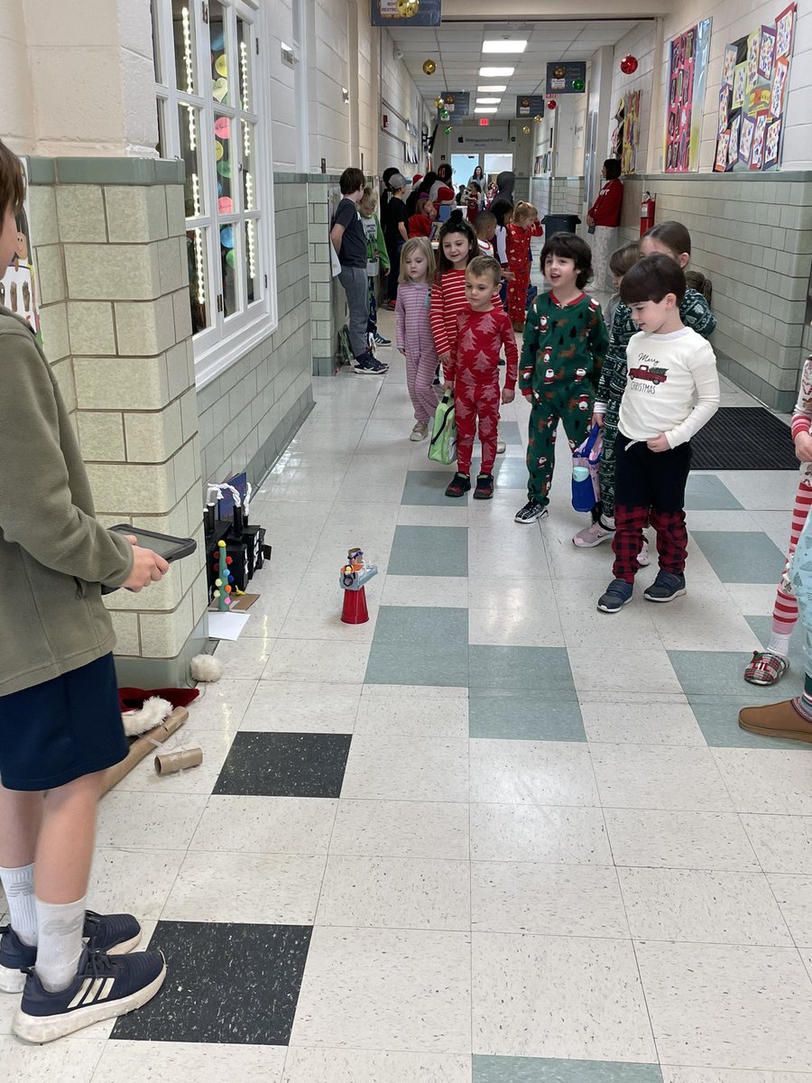 BirdBrain Technologies (@birdbraintech) on Twitter photo 1/ Everyone loves taking in the holiday magic. But becoming the force behind creating once-in-a-lifetime magic for someone else? Now that's what the holidays are all about 🎄✨ Just ask <a href="/mrs_mnoone/">Morgan Noone</a>'s students, who brought beloved holiday stories to life for their school... 1/ Everyone loves taking in the holiday magic. But becoming the force behind creating once-in-a-lifetime magic for someone else? Now that's what the holidays are all about 🎄✨ Just ask <a href="/mrs_mnoone/">Morgan Noone</a>'s students, who brought beloved holiday stories to life for their school...