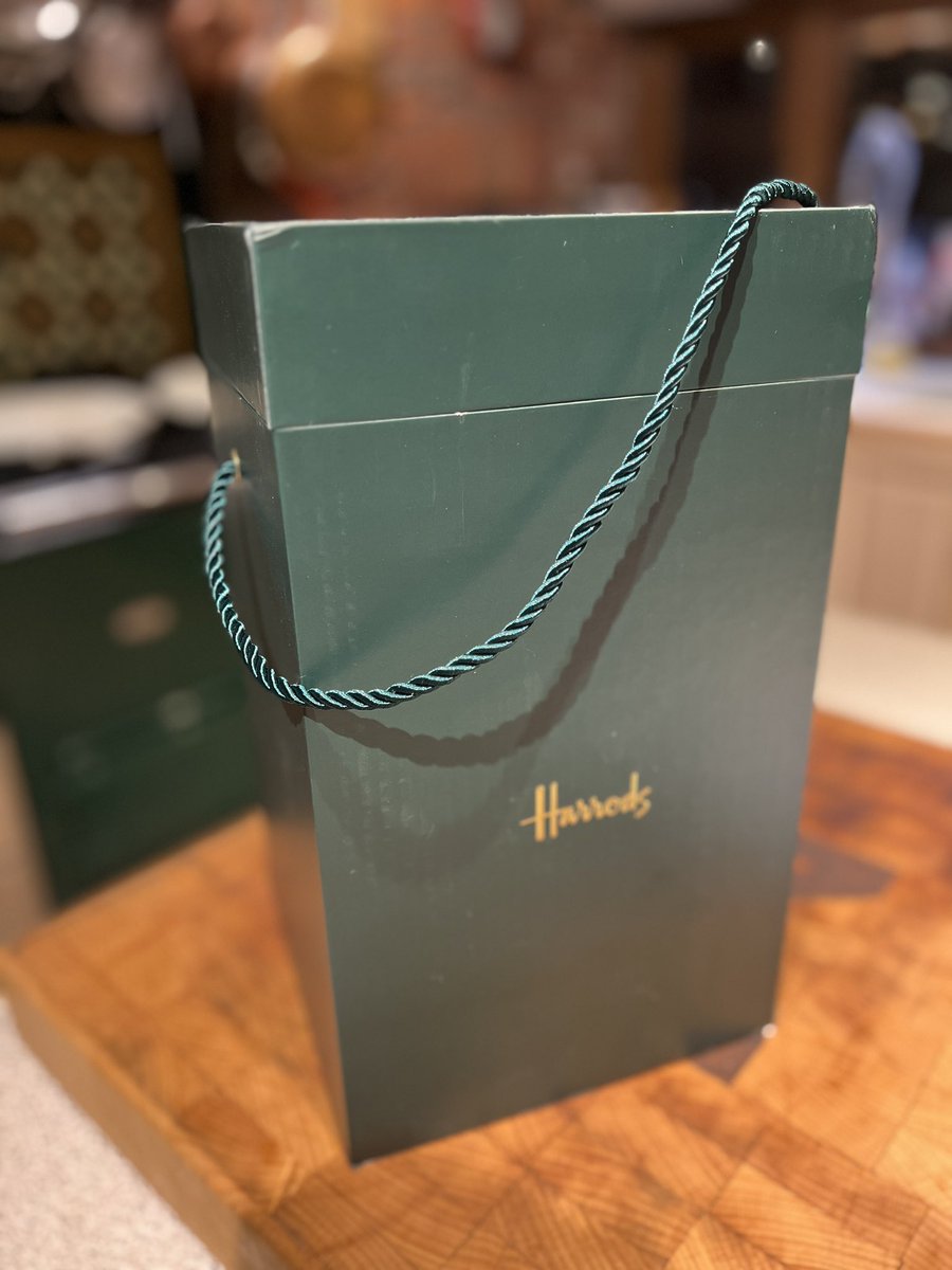 Heartwarming to receive a lovely gift of thanks from a client 😊 

#FinancialPlanning <a href="/Harrods/">Harrods</a> <a href="/SOLLAadvice/">SOLLA</a> <a href="/STEPSociety/">STEP</a>
