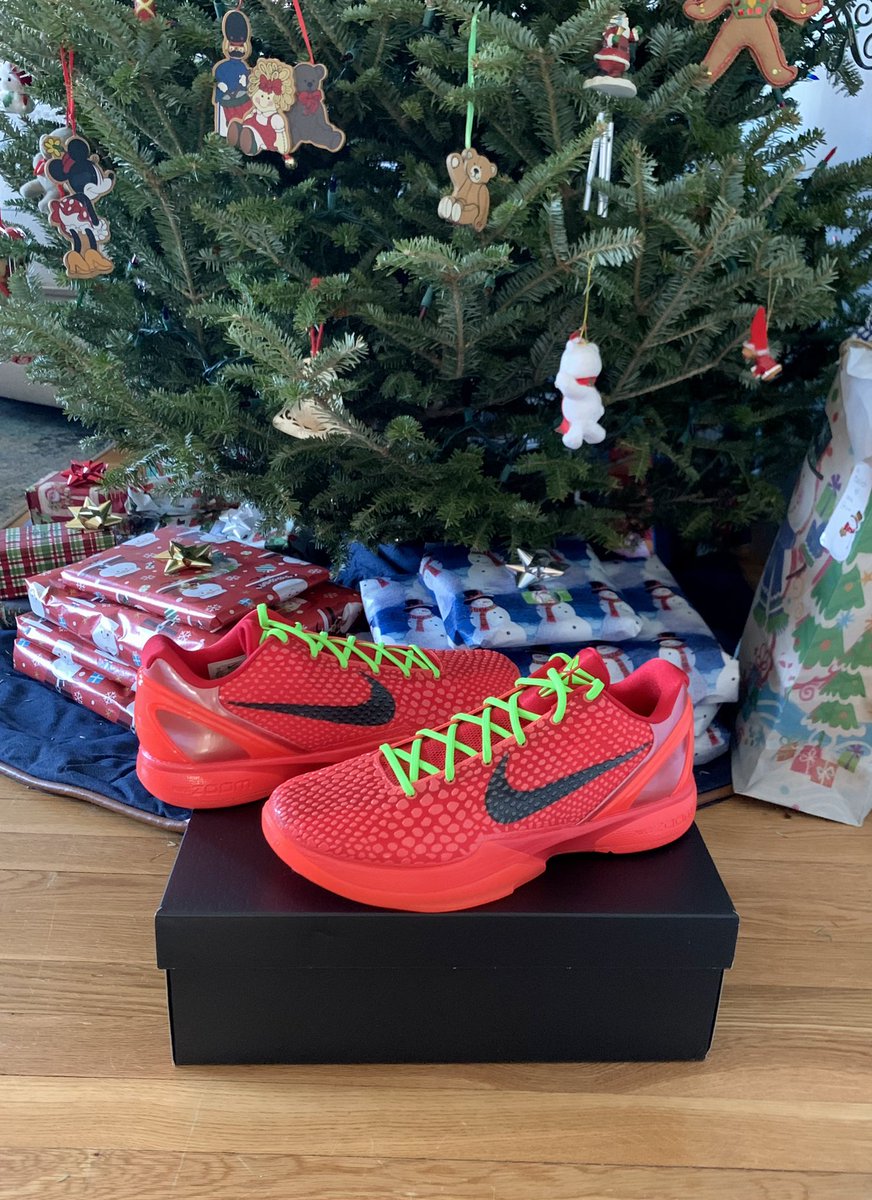 Thank you so much to @kickslounge for helping me win Christmas this year!! I cashed in my “golden ticket” to secure these bad boys. You guys are the absolute best! Happy Holidays to everyone there.🎄🎅🏼