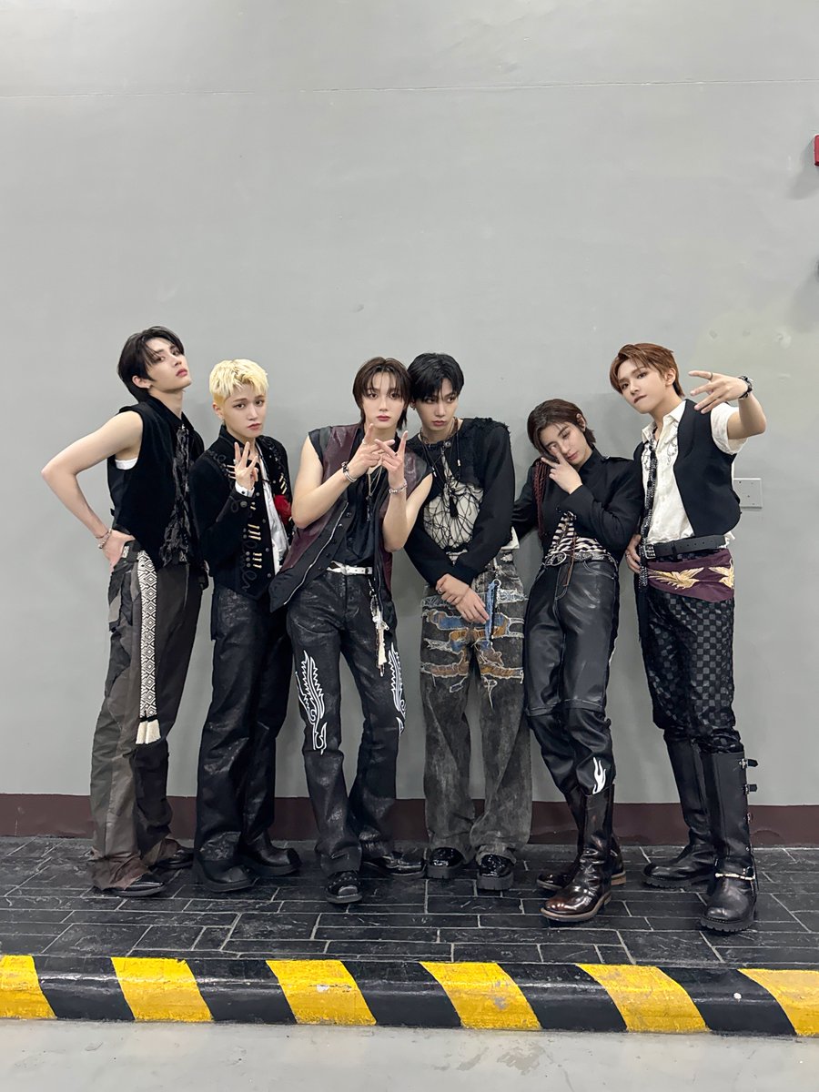 aoonhak's tweet image. ㅤ
ㅤㅤ Asian Artist Awards 2023 thank you so much! Membawa pulang penghargaan dalam dua kategori sekaligus merupakan hal yang tidak pernah kami sangka. Terima kasih juga atas dukungan penuh dari ONEDOOR. Kami akan terus bekerja keras untuk kedepannya! 🫶
ㅤ