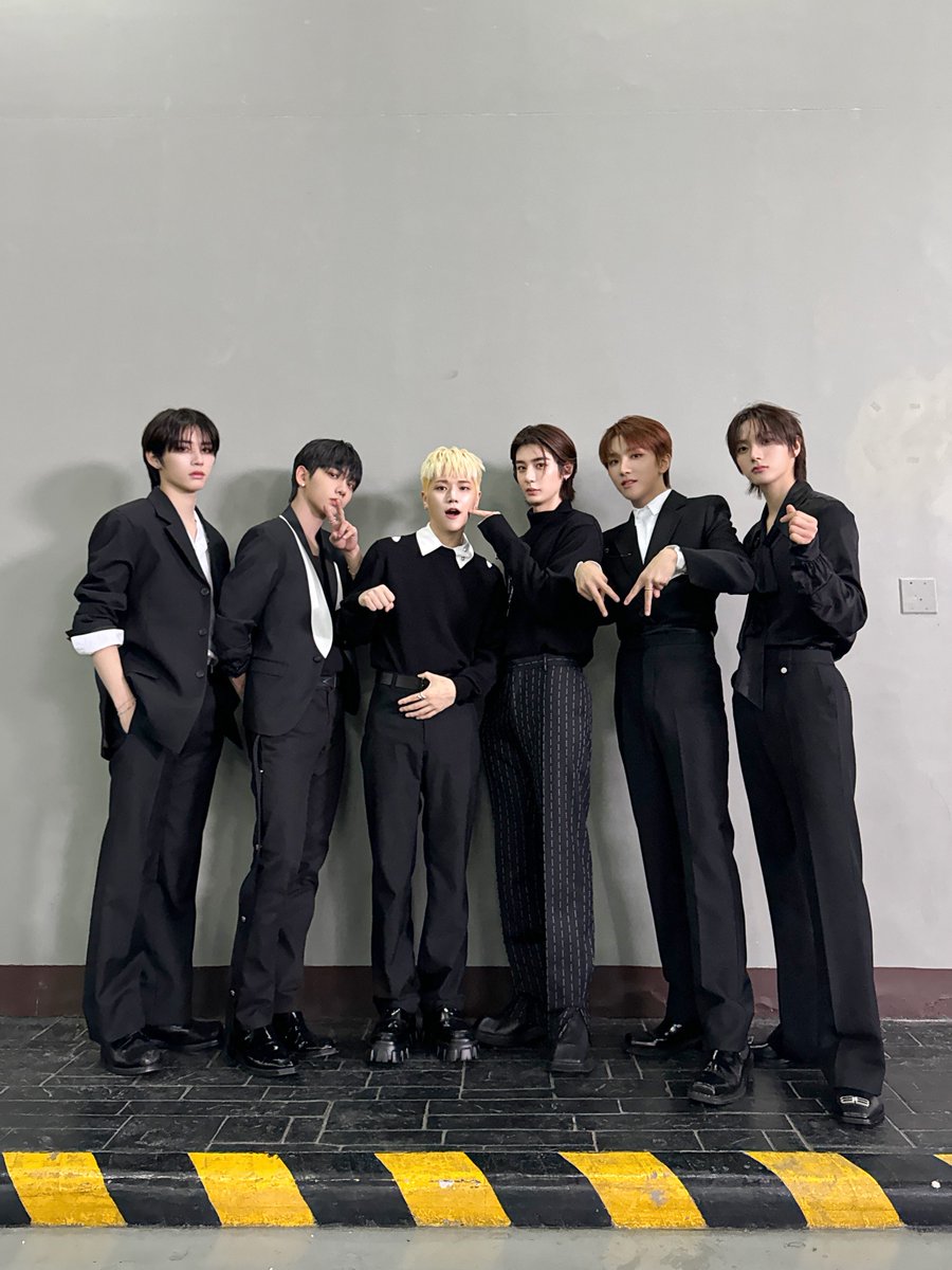 aoonhak's tweet image. ㅤ
ㅤㅤ Asian Artist Awards 2023 thank you so much! Membawa pulang penghargaan dalam dua kategori sekaligus merupakan hal yang tidak pernah kami sangka. Terima kasih juga atas dukungan penuh dari ONEDOOR. Kami akan terus bekerja keras untuk kedepannya! 🫶
ㅤ