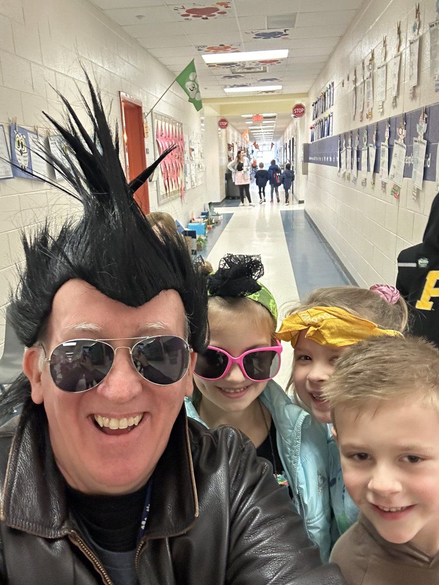 SpringRunSTEAM's tweet image. Celebrating back to the 1980’s for our 80th day of school! #springrunfun @ccpsinfo