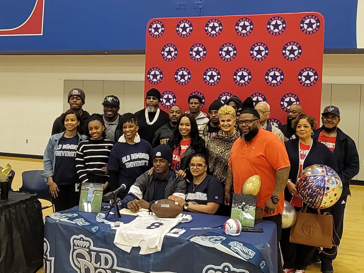 Nick StatZ Gradney (@statz_g) on Twitter photo 2023 18-6A Defensive MVP - CB Chris Boykins signs to <a href="/ODUFootball/">ODU Football</a> ✍️🏿🏈
#EarlySigningDay
#OldDominionFootball
#TXHSFB
#LBLOCK 2023 18-6A Defensive MVP - CB Chris Boykins signs to <a href="/ODUFootball/">ODU Football</a> ✍️🏿🏈
#EarlySigningDay
#OldDominionFootball
#TXHSFB
#LBLOCK