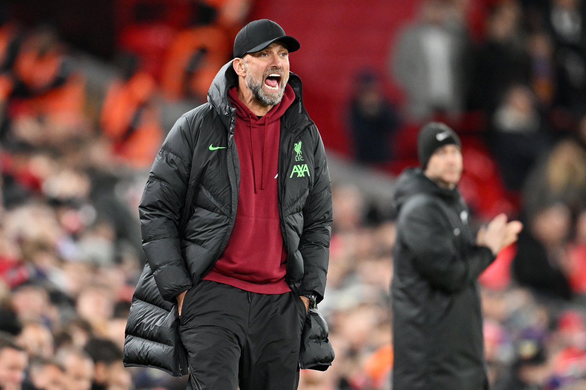 🚨 Klopp: “I was not overly happy with the atmosphere behind me. I wondered what they wanted”. “We need Anfield on their toes without me being in argument with their coach or whatever”. “If you're not in the right shape, give your ticket to someone else…”, via @ptgorst.