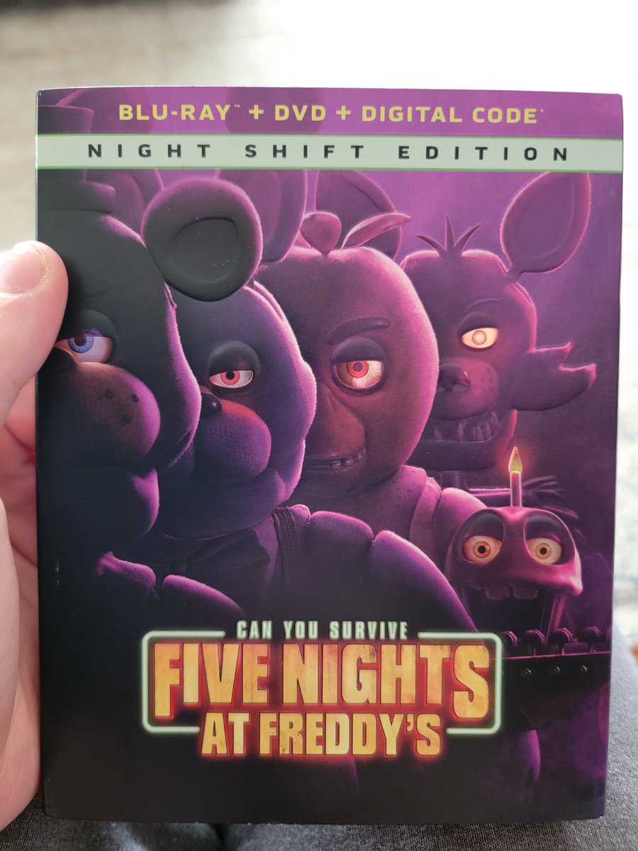 I quite liked the movie, by the way. Not a masterpiece, but a fun tribute to the Fandom, and fantastic practical effects. Human characters were also entertaining. Definitely looking forward to a possible sequel.