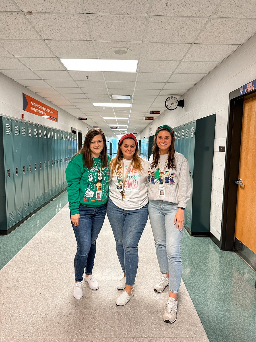 Hot cocoa &amp; favorite holiday movie shirts today! <a href="/RamseyMS_JCPS/">Ramsey Middle School</a> 💙🧡