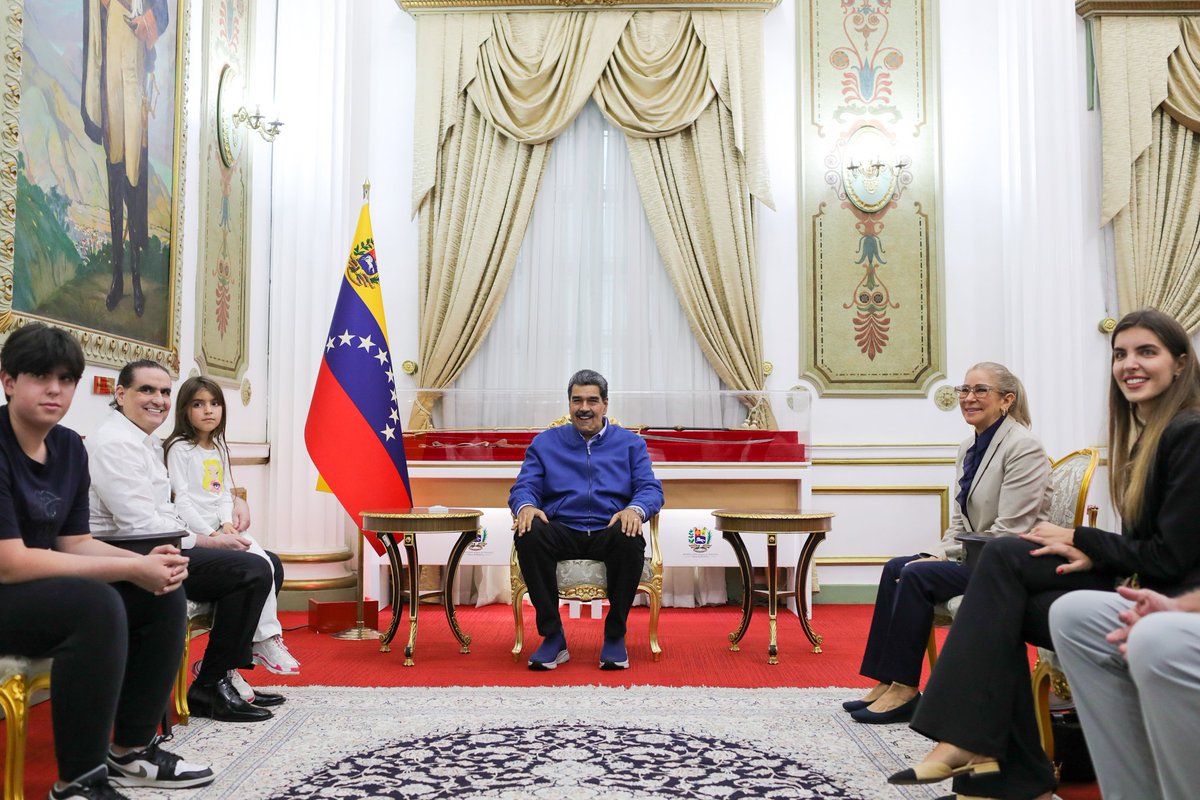 NicolasMaduro tweet picture