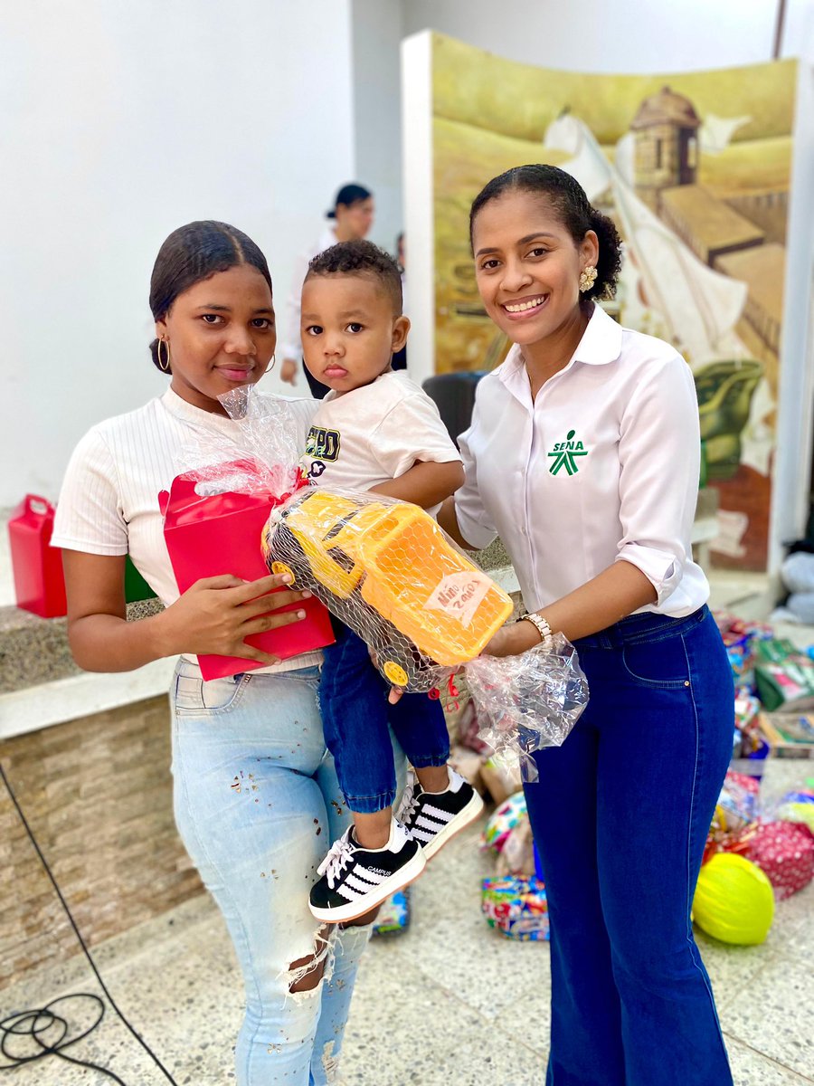 ylromeroSub's tweet photo. Entre cantos, villancicos y regalos cerramos nuestras novenas navideñas, muestra de amor,  solidaridad y unión de la familia del #Ccys @SENAenBolivar con hijos e hijas de nuestros aprendices. Les deseamos que el amor, la paz y la unidad reinen en sus hogares, Feliz Navidad 🎄💝 https://t.co/nAzMgSwQEs