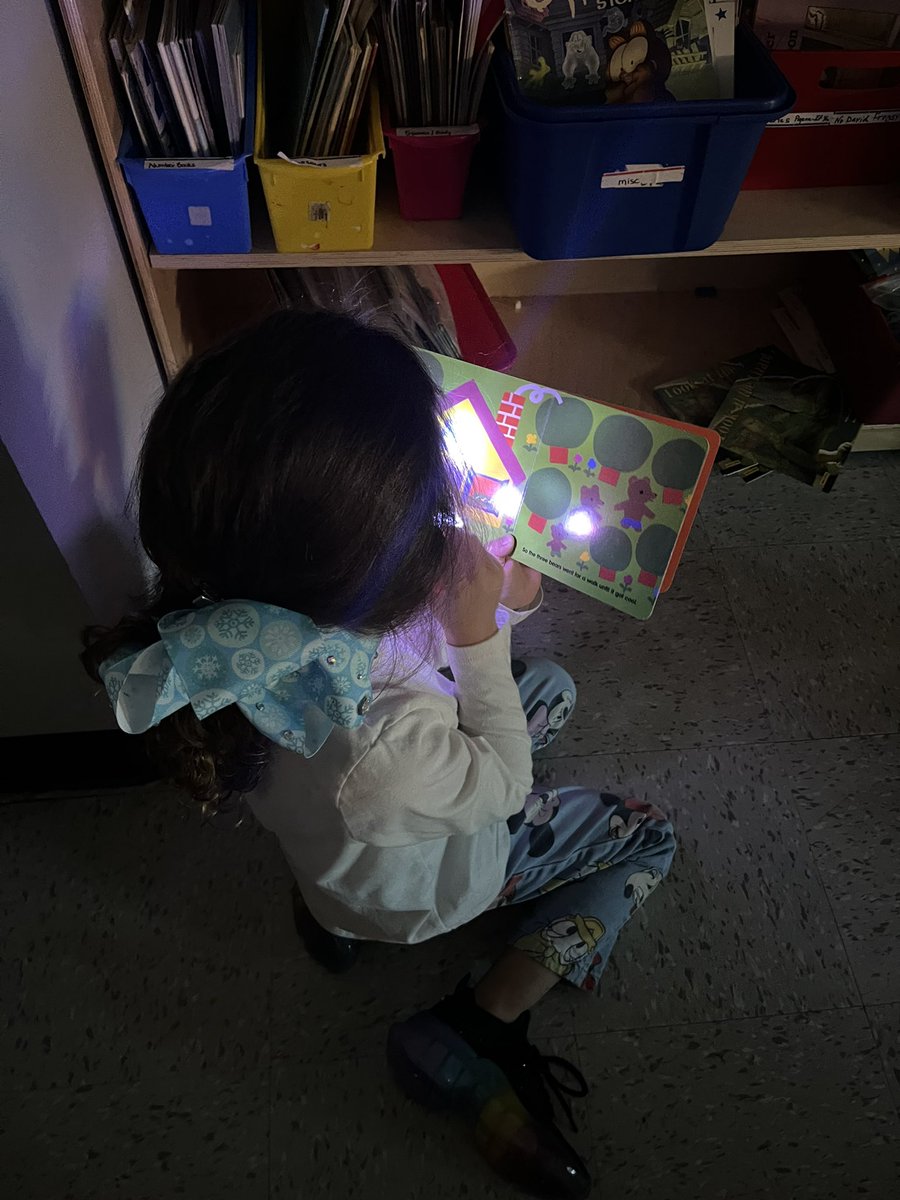 A well-earned Flashlight Reading session today for all of our hard work in readers workshop🔦 <a href="/WHChestnut/">WHChestnut</a>