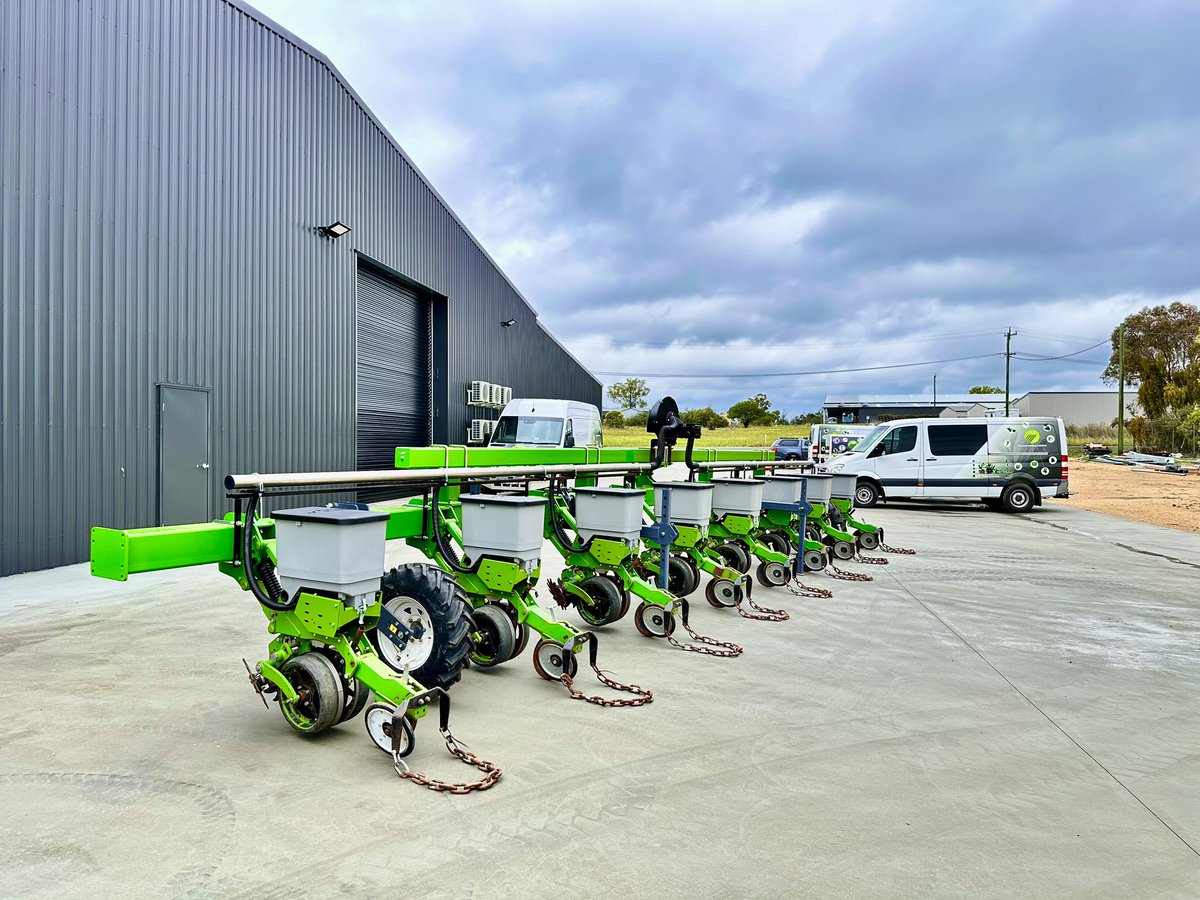 Did you just limp home with your current summer crop planter this year . We have available for immediate delivery a New 12m Rigid Boss bar at 1.5m spacings with 2nd hand Boss DX 50 row units. Comes with new Precision Planting Vdrive - 1.6 Bu hoppers, shoot me a DM if interested.