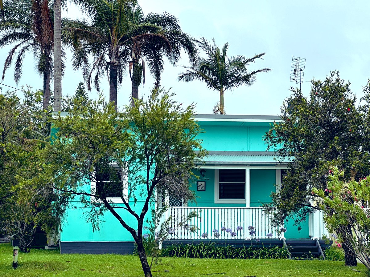 Polisubstance's tweet photo. Loving this type-of-teal shack. 💎
Enjoy your holidays @Mon4Kooyong @zdaniel @ChaneyforCurtin (& other Indies who I haven’t met) wherever you are heading. Thanks for your integrity & good hearts. Parliament is so much better for having you. 💙 #auspol
#Independents #ShackAttack https://t.co/oKJcfcuATV