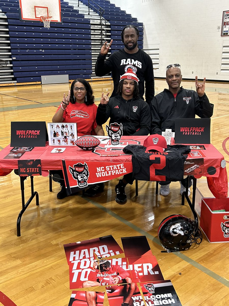 RRACKLEY9's tweet photo. The Best is yet to come!!! 
Congrats to our boys on signing !!!
@RamsFootballNC 
@KobeCampbell77  + @JMUFootball 
@TheIsiahJones  + @PackFootball https://t.co/gUQpaJELGO