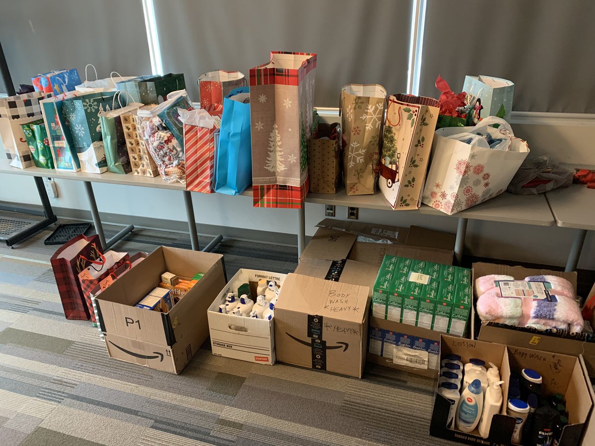 SantaToSeniors's tweet photo. Last minute gifts have made it into the gift bags and we are ready to deliver! Over the next 2 days, Santa &amp; elves will be making visits to 6 nursing homes to deliver gifts to the 182 seniors on this year’s Wish List! Thank you to everyone who gave this year!🎅🏼❤️ https://t.co/v8I5U8L7UG