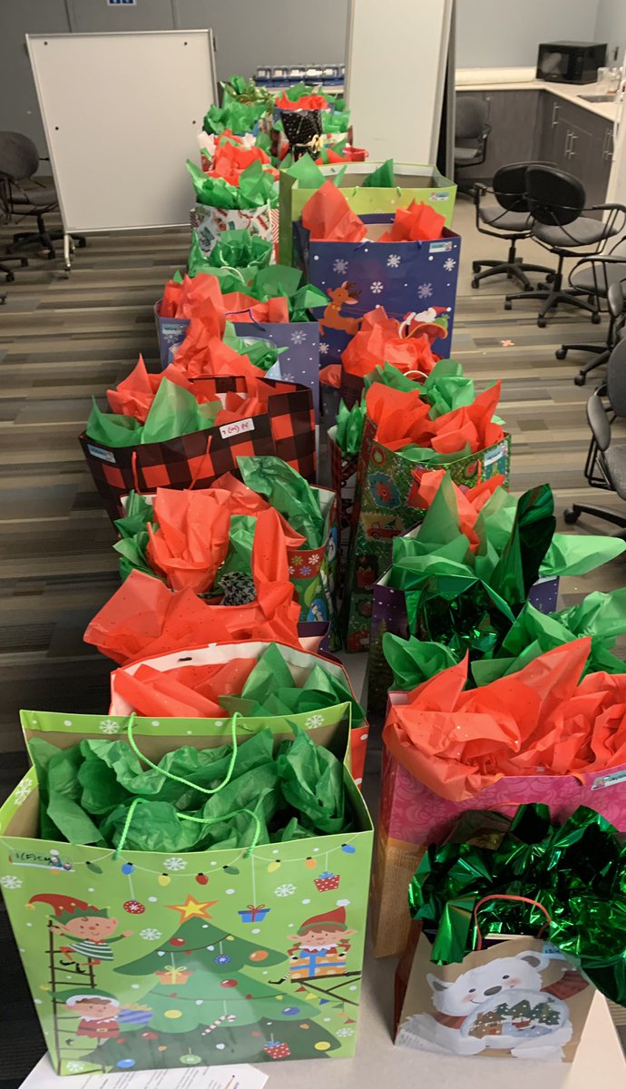 SantaToSeniors's tweet photo. Last minute gifts have made it into the gift bags and we are ready to deliver! Over the next 2 days, Santa &amp; elves will be making visits to 6 nursing homes to deliver gifts to the 182 seniors on this year’s Wish List! Thank you to everyone who gave this year!🎅🏼❤️ https://t.co/v8I5U8L7UG