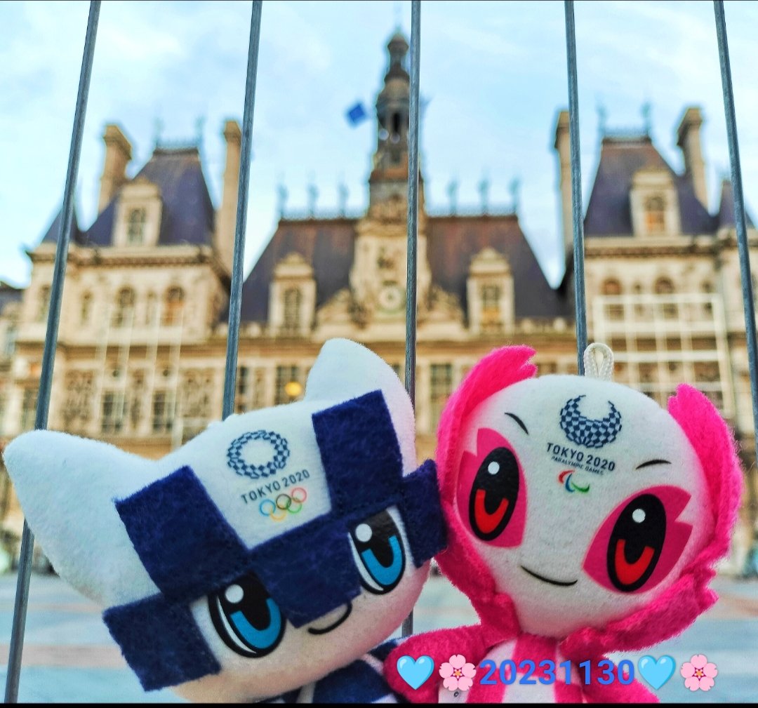 X8aDlXMF1XmLye5's tweet photo. 💙🌸🇨🇵パリ市庁舎ミラソメ🇨🇵💙🌸
#tokyo2020 終了後約2年半も経つのにますます大好きでもっと活躍を応援したいです
2人に懐かしく喜んでもらえたらとこの動画も本当に大好きでLocationとできる範囲で立ち位置も合わせて撮ってきました
#ミライトワ
#ソメイティ
#ミラソメ存続希望
#ミラソメすいようび https://t.co/g7Xp8xmy7f