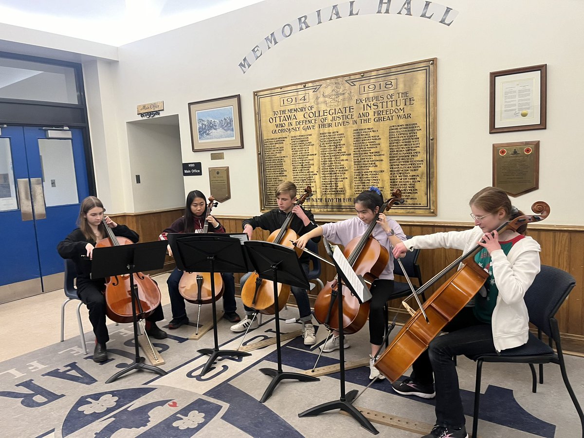 Lisgar Cello Ensemble providing some festive cheer in Memorial Hall today! 🎻🎶