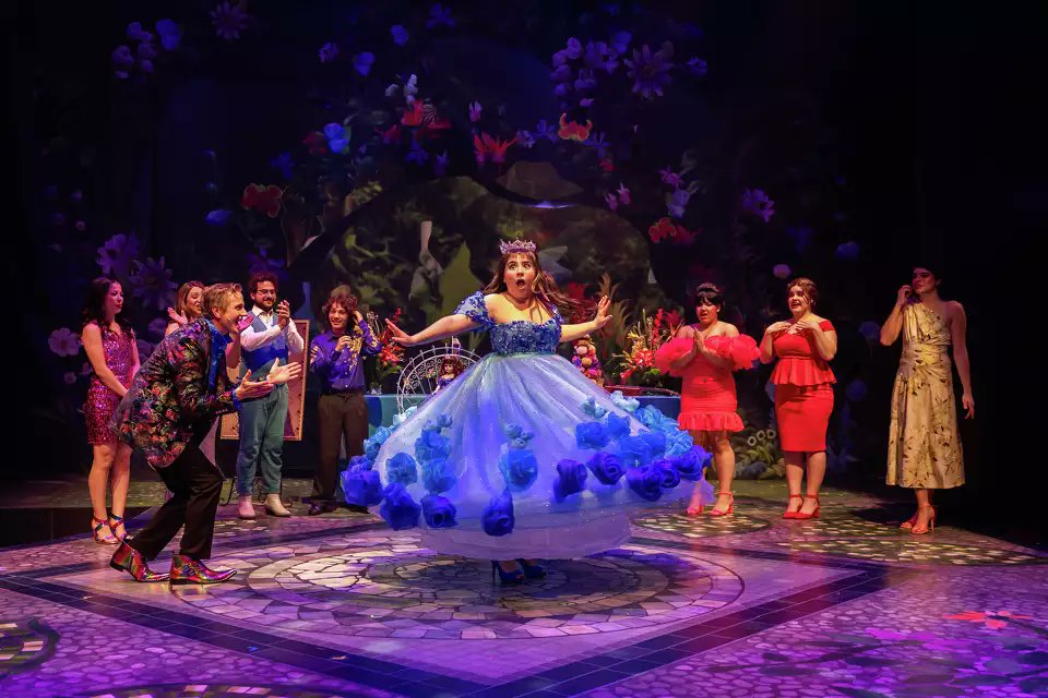 'Panto Alicia In Wonderland' at Stages rewrites a fairy tale with pan dulce, Selena & a quinceañera @joeyguerra @HoustonChron @StagesHouston bit.ly/3RJMy4p