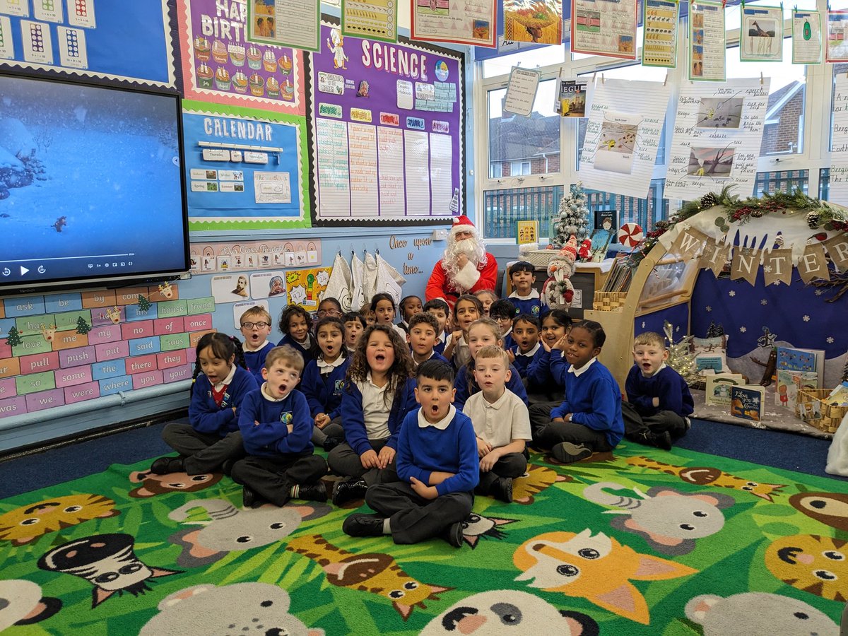 #LFP1EF had a very special guest this afternoon 🧑🏻‍🎄 Santa Claus paid our children a visit to wish them all a very merry Christmas 🎄☃️🧑🏻‍🎄 @AETAcademies @BirminghamEdu @Lea_Forest_HT @LFP_Dep @LFP_DHT_MrW
