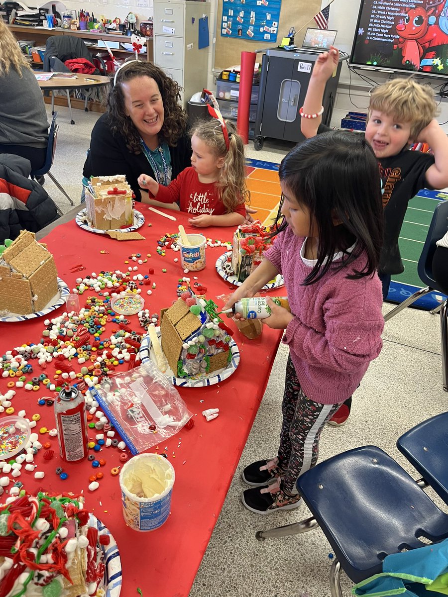 E Metro (@emetro10) on Twitter photo Gingerbread houses in first grade <a href="/RosemontEagles/">Rosemont Elementary</a> <a href="/VBTitleI/">Title I VBCPS</a> Gingerbread houses in first grade <a href="/RosemontEagles/">Rosemont Elementary</a> <a href="/VBTitleI/">Title I VBCPS</a>
