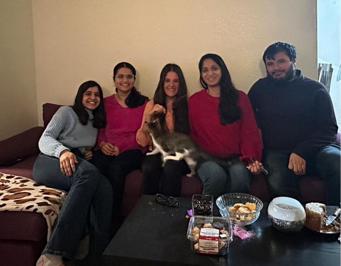 Great evening at my place playing with Kitty! Thanks group for such an amazing time before holidays! (Too many sweets though!)🥳