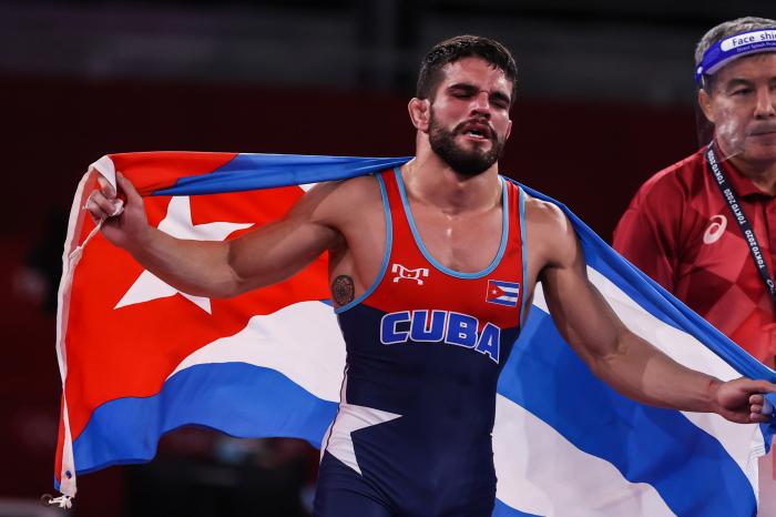 Un abrazo a nuestro Luis Orta, elegido el mejor luchador del mundo. Te felicitamos en nombre del pueblo que se emociona con tus triunfos. Gracias, campeón. #Cuba #MasRetosMasCompromiso