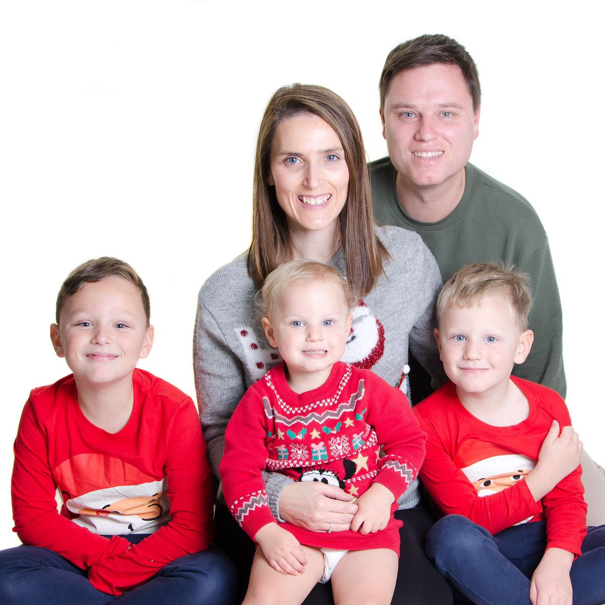 Another year. Another family Christmas photo I’m so grateful to still be apart of.🎄
Not today MND. 💪🏻
#christmas #family #wife #children #love #memories #mnd #als #motorneurondisease #christmasjumper #santa #santaclaus