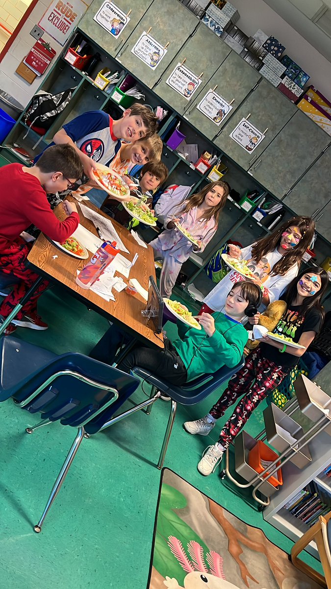 Enjoying the “fruits” of our Green Team’s harvest with a farm-to-table style Salad-bration! Thanks @TESschoolyard for adding to our holiday cheer!!! @TuckahoeSchool #TuckahoeRocks #farmtotable #discoveryschoolyards