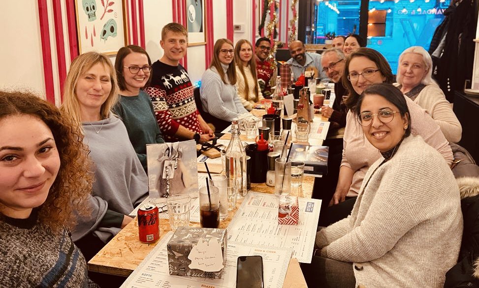 The @DundeeCPRG team took a rare break from the scientific coal face to share Christmas lunch together today. We wish you all a Merry Christmas. @UoDMedicine @Blairhsmith1H @LesleyColvin1 @KoponenMia @HLHebert16 @ThakkarBhushan @Cj_Leese