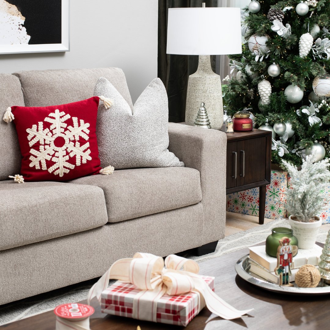 Mathis_Home's tweet image. The Deltona Sofa by Ashley is the perfect treat for relaxation 😌🎄

Give yourself and your loved ones the gift of comfort with its comfy seats covered in soft, textural upholstery and its wide track arms. 🎁