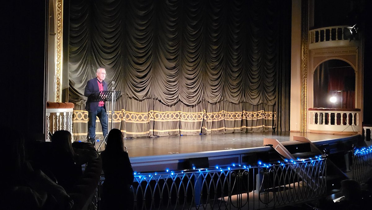 educaori's tweet photo. Enhorabuena a la Escuela Municipal de Danza de Orihuela por la magnífica Gala de #Navidad.  

Debéis estar satisfech@s por el gran trabajo realizado, la ilusión y el esfuerzo que habéis puesto en el escenario. 

👏👏👏👏👏👏👏👏 https://t.co/r4TpnZDqi2