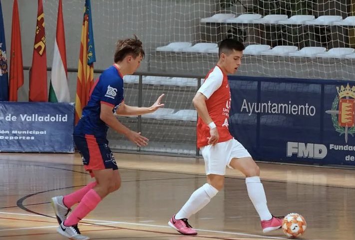 VTGfutbolsala's tweet photo. NOTICIA | Nuestros juveniles Edu Durante, Esteban Gonzalez y Andres Marcos en la lista definitiva de Selección Sub19 de @FCyLF que disputará el Campeonato de España en Merida del 26 al 29 de Diciembre. Enhorabuena chicos!!! 
 
⚽️💙#VTG #UVA
#EnEquipo
@FutSalRFEF 
@FCyLF https://t.co/siuxGalwuo