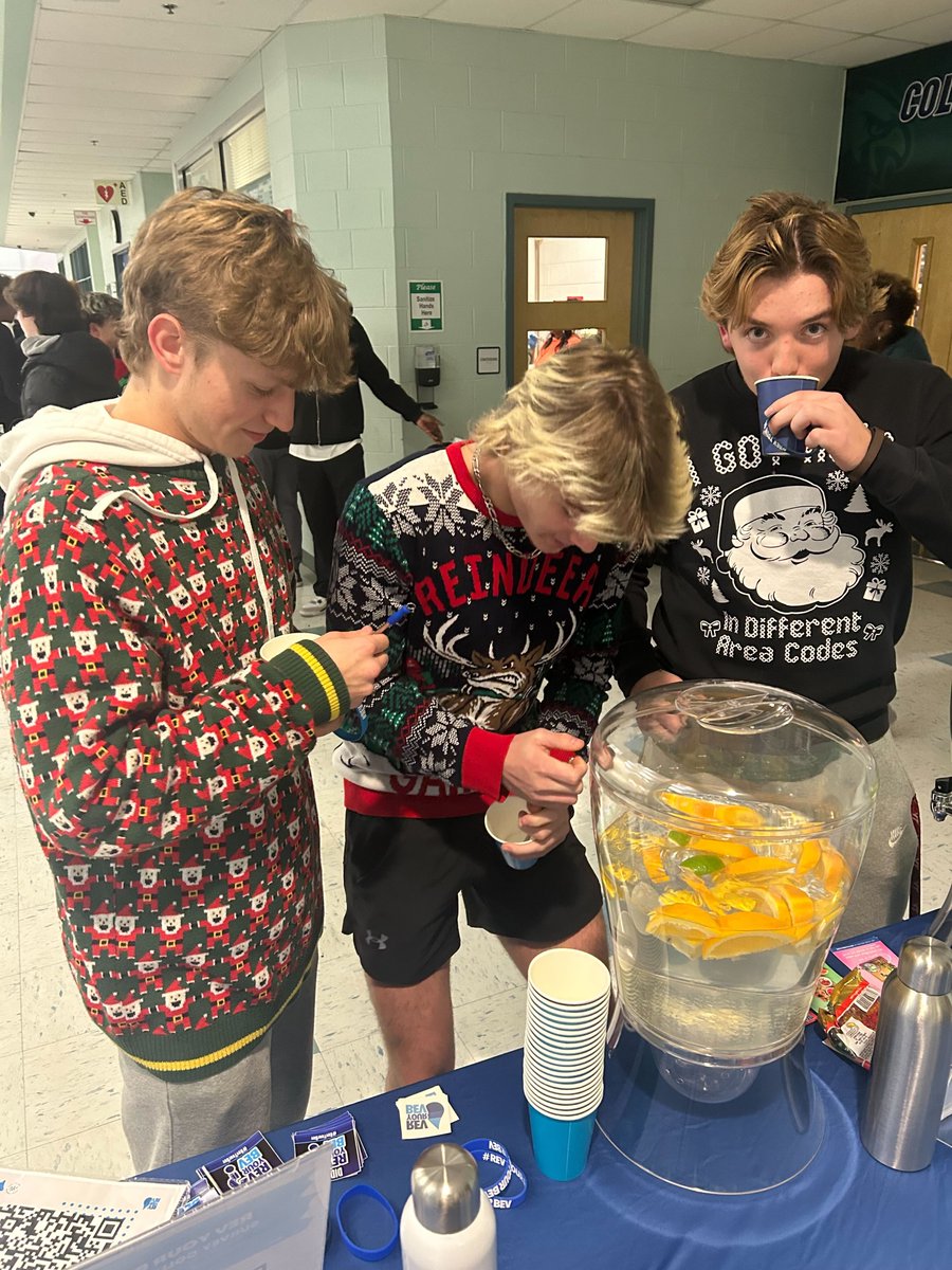 At Colonial Forge High School, we showed everyone that when choosing a beverage, nothing beats the refreshing taste of water!🚰 🥒 #RevYourBev #YStreetMovement @revyourbev <a href="/CForgeEagles/">TheForge</a> @healthyyouthva