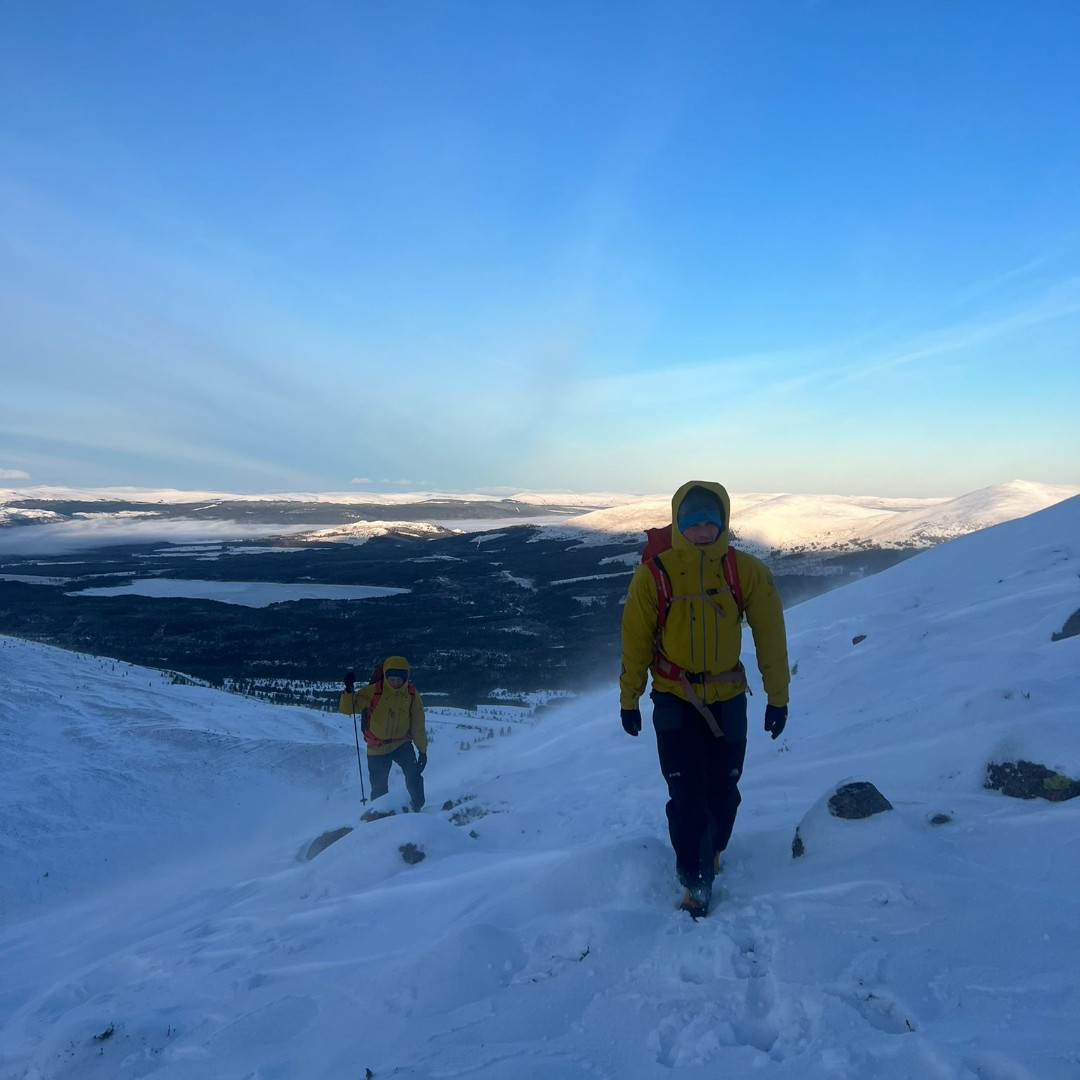 We are excited to kick off the Fast Track mountaineering programme in January! By mid-February, we'll wave goodbye to more competent mountaineers ready for personal adventures and further qualifications. Check it out: pyb.co.uk/fast-track/

📸 Chris Prescott and Matt Stygall