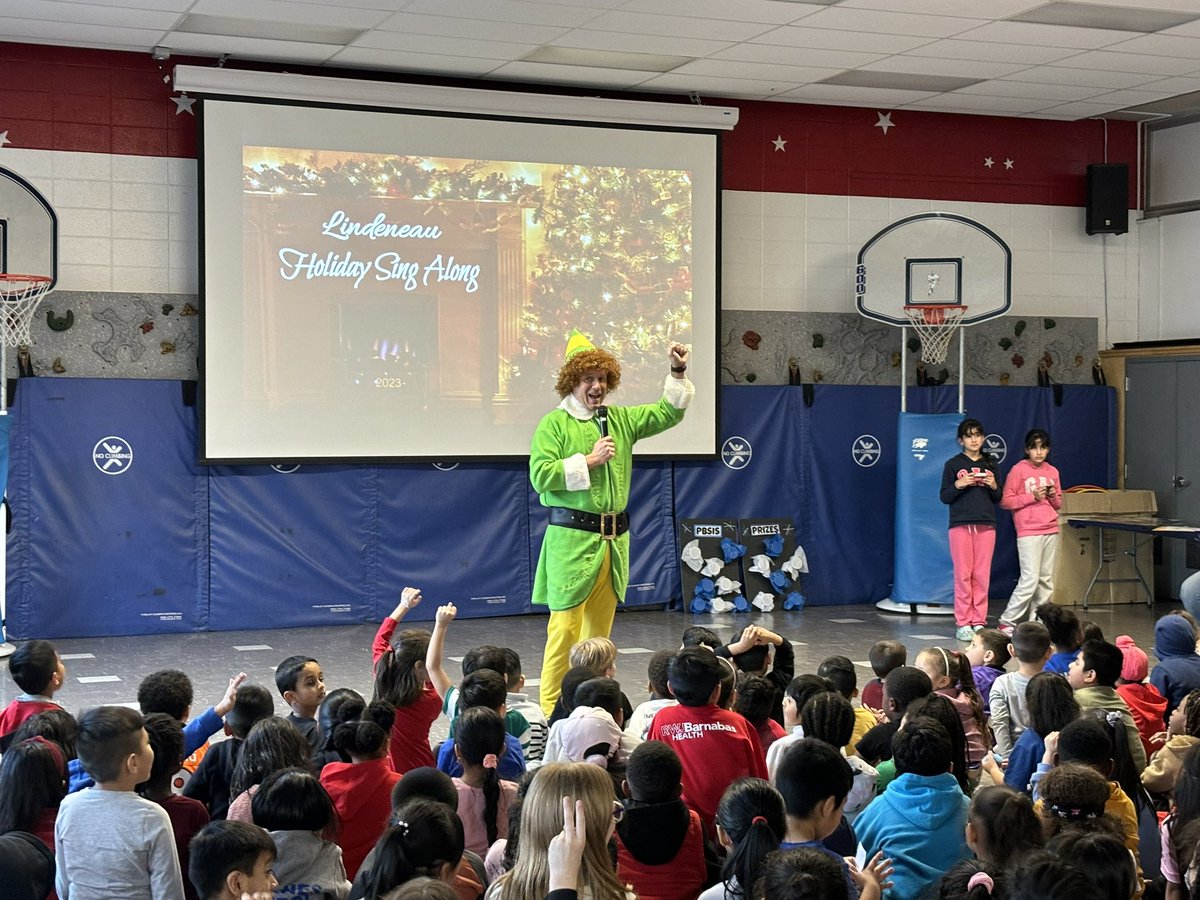 Look who traveled all the way to @lindeneauschool after passing through the seven layers of the Candy Cane forest and through the sea of swirly twirly gumdrops… @MrPlatvoet