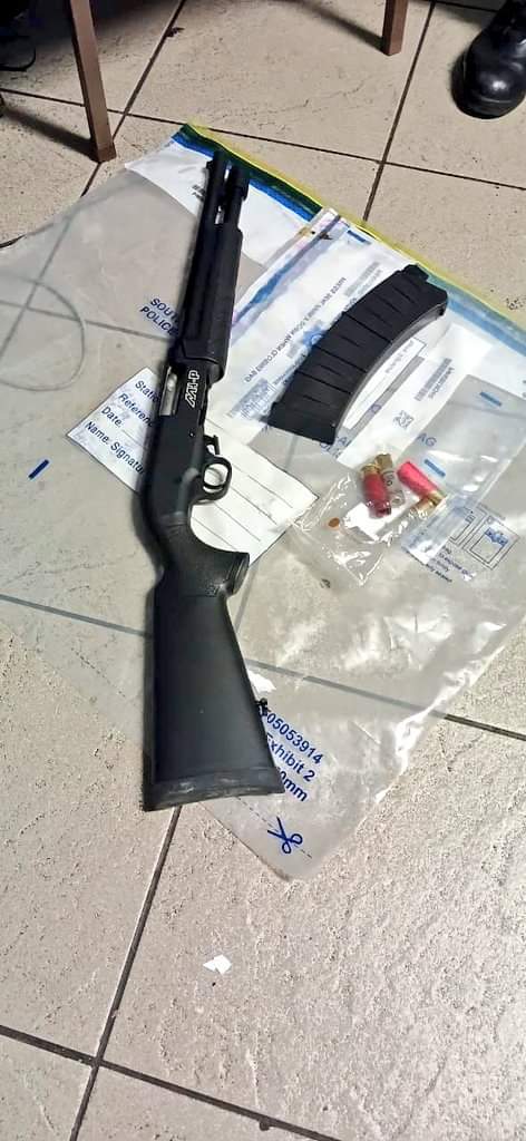 JMPD TRU officers acted on information of males causing disturbance in Riverlea. Upon spotting the suspect's vehicle (Ford) along Colorado Str, a chase ensued. 

Subsequently, one suspect was arrested for the possession of an unlicensed firearm and discharging it within municipal…