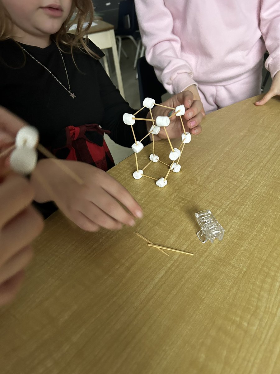 Learning about structures with our STEM challenge today! Teamwork and structures 😁 <a href="/KnollwoodPark1/">Knollwood Park P.S.</a>
