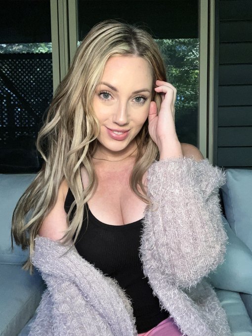 Don't look at me like that... You are making me blush 🥰 https://t.co/dLMGF989VV