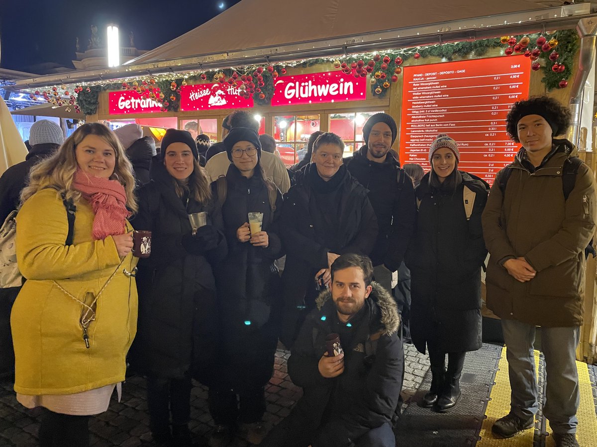 Our lab's Christmas party this year was full of fun activities, mini games and puzzles, ultimately ending with a nice cup of Glühwein at one of Berlin's finest Christmas markets. Merry Christmas everyone! We are back in January to continue our #SpatialProteomics journey✌️