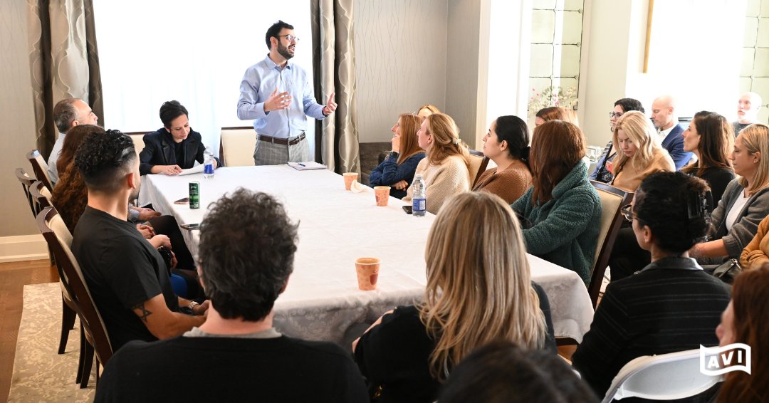 What an honour it was to have Thornhill MP @MelissaLantsman lead a parlor meeting with our community members. We dove into issues concerning public safety, anti-Jewish hatred, crime, and disorder. @Daniel_Sababa
#parlormeeting #israeladvocacy #antisemitism #antijewishhatred