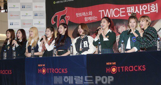 shiroxxxxiii's tweet photo. "The TWICE will only sit if ONCE sit too" rule started at this fansign when Jeongyeon saw that there weren’t any chairs for Onces. She didn’t like seeing fans standing or kneeling while the artists sat, so TWICE stood up for this whole fansign too. 🥺💕" https://t.co/sYyAlgPWbG