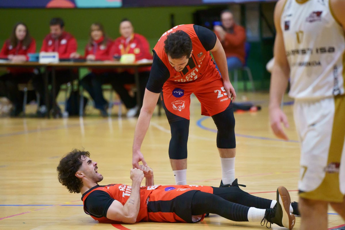 Club Juventud Alcalá (@cjuventudalcala) on Twitter photo Esta dupla de bombarderos 💣
<a href="/chuso_30/">Jose González</a> ➕ <a href="/parrajorge25/">Jorge Parra Báez</a>
😤 Competidores.
#CiudadHistorica Esta dupla de bombarderos 💣
<a href="/chuso_30/">Jose González</a> ➕ <a href="/parrajorge25/">Jorge Parra Báez</a>
😤 Competidores.
#CiudadHistorica