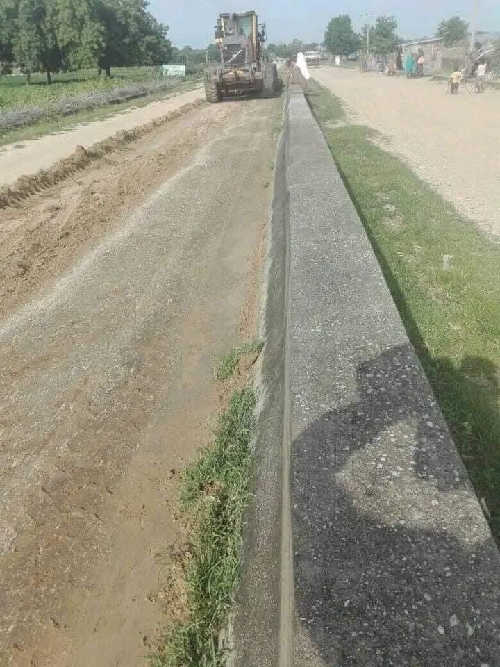 hon_najib's tweet photo. Aikin Titi 5 kilometer kenan na karamar hukumar Bebeji inda aiki yake gudana shima yanzu haka Karkashin Jagoranci Mai Girma Governor Kano Engr Abba Kabiru Yusuf https://t.co/g8jBE7AsHh