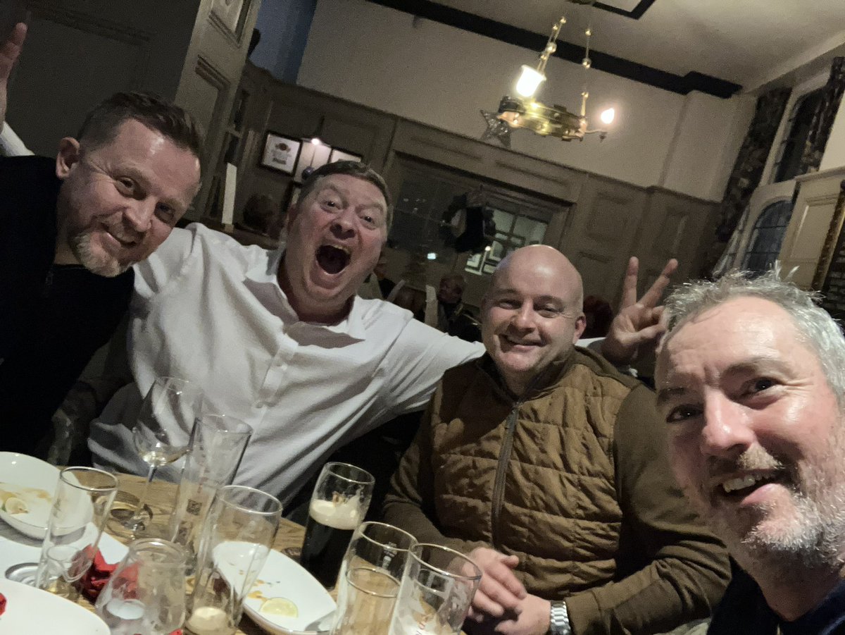 stevensallis's tweet image. Us lot met in 1988
First day of secondary school
I still bully them …

❤️❤️❤️❤️❤️

#brighton
#stringer