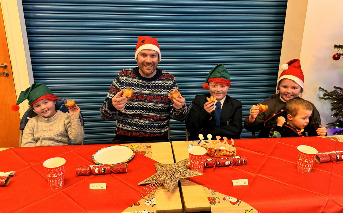 dave_mcpartlin's tweet image. 🚨YORKSHIRE PUDDING NEWS!🚨
Last year, we received an official complaint from our Deputy Head Girl about the lack of Yorkshire Puddings on the children’s Christmas Lunch. 
In keeping with our philosophy of asking our children to fix their mistakes, we are happy to confirm that…