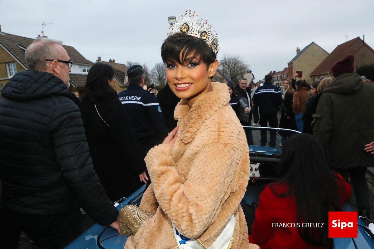 Eve Gilles, Miss France 2024, de retour dans son village natal de Quaëdrype, quelques jours après son couronnement, le 20 Décembre 2023.

#EveGilles #MissFrance2024 #MissFrance #Quaëdrype #SipaPress