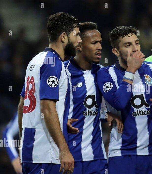 A nossa defesa há uns anos atrás.

Não é uma montagem.